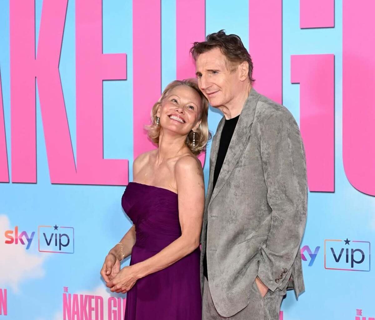 Irmã de ex-mulher de Liam Neeson comenta fotos de Pamela Anderson