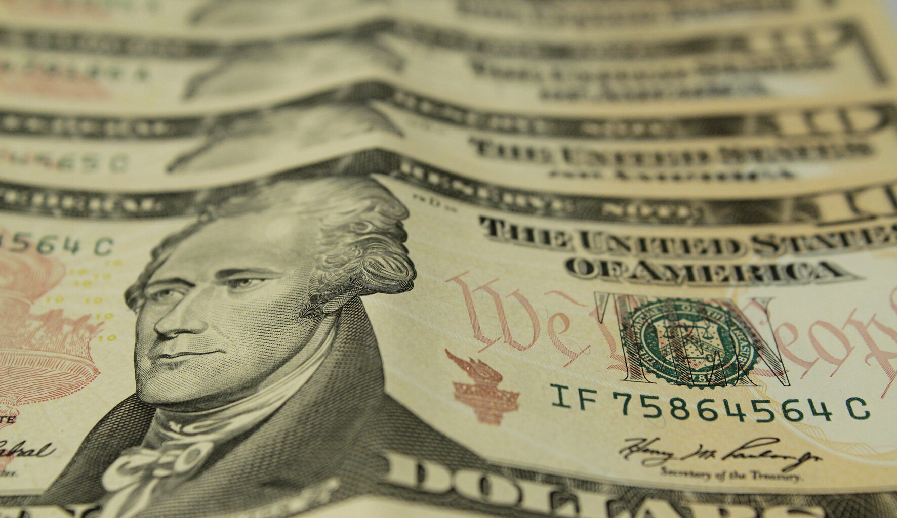 Ainda é cedo para fazer o enterro do dólar