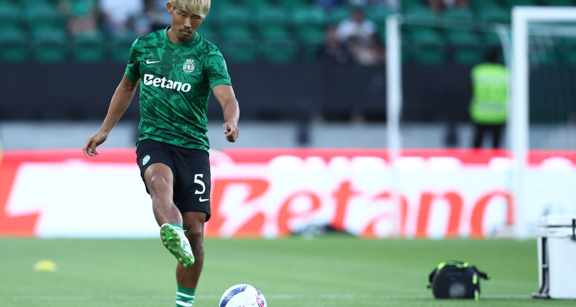 Morita entregue ao departamento médico do Sporting