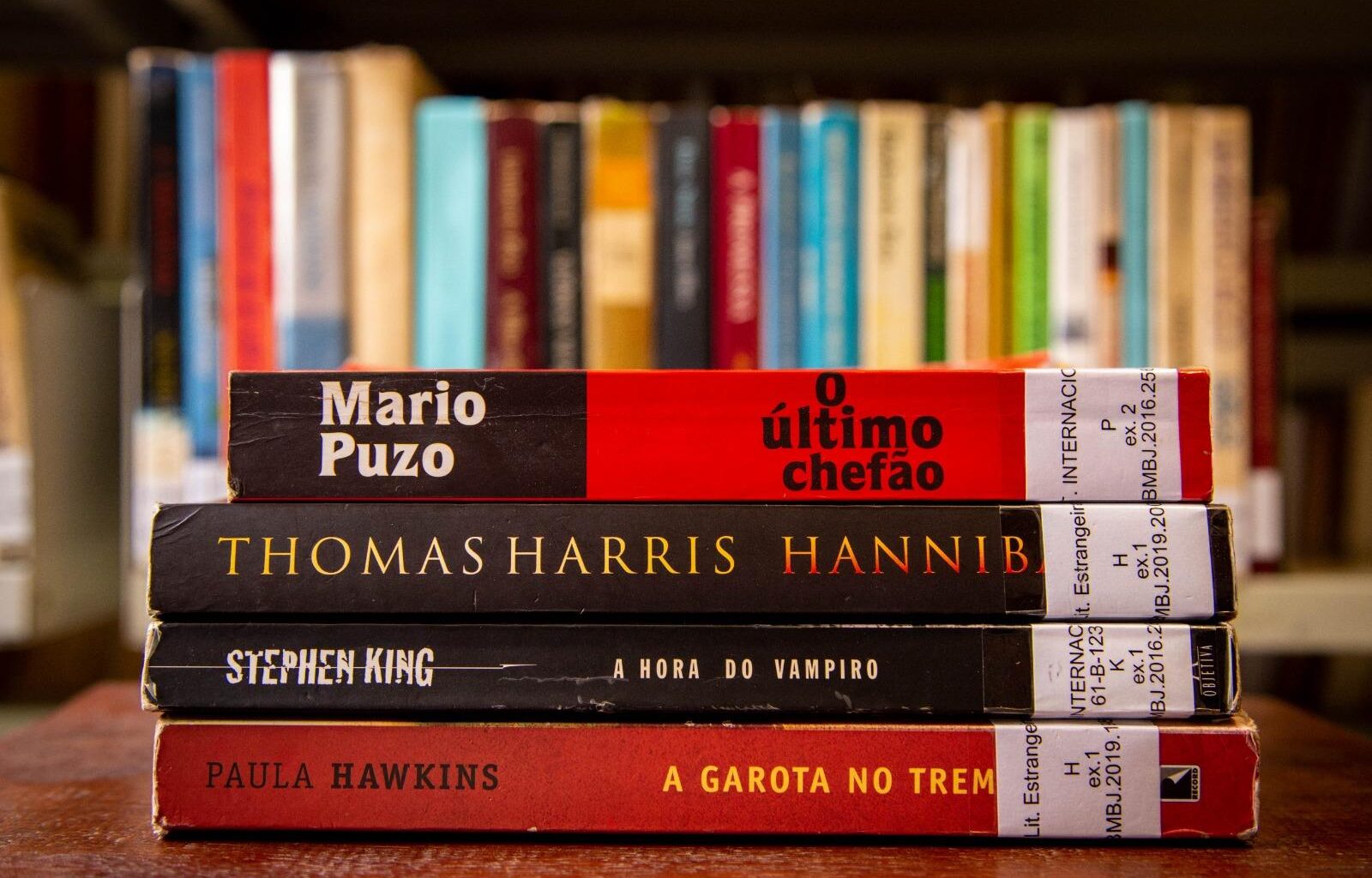 PRAÇA DA MATRIZ RECEBE FEIRA DE TROCA DE LIVROS DA BIBLIOTECA MUNICIPAL