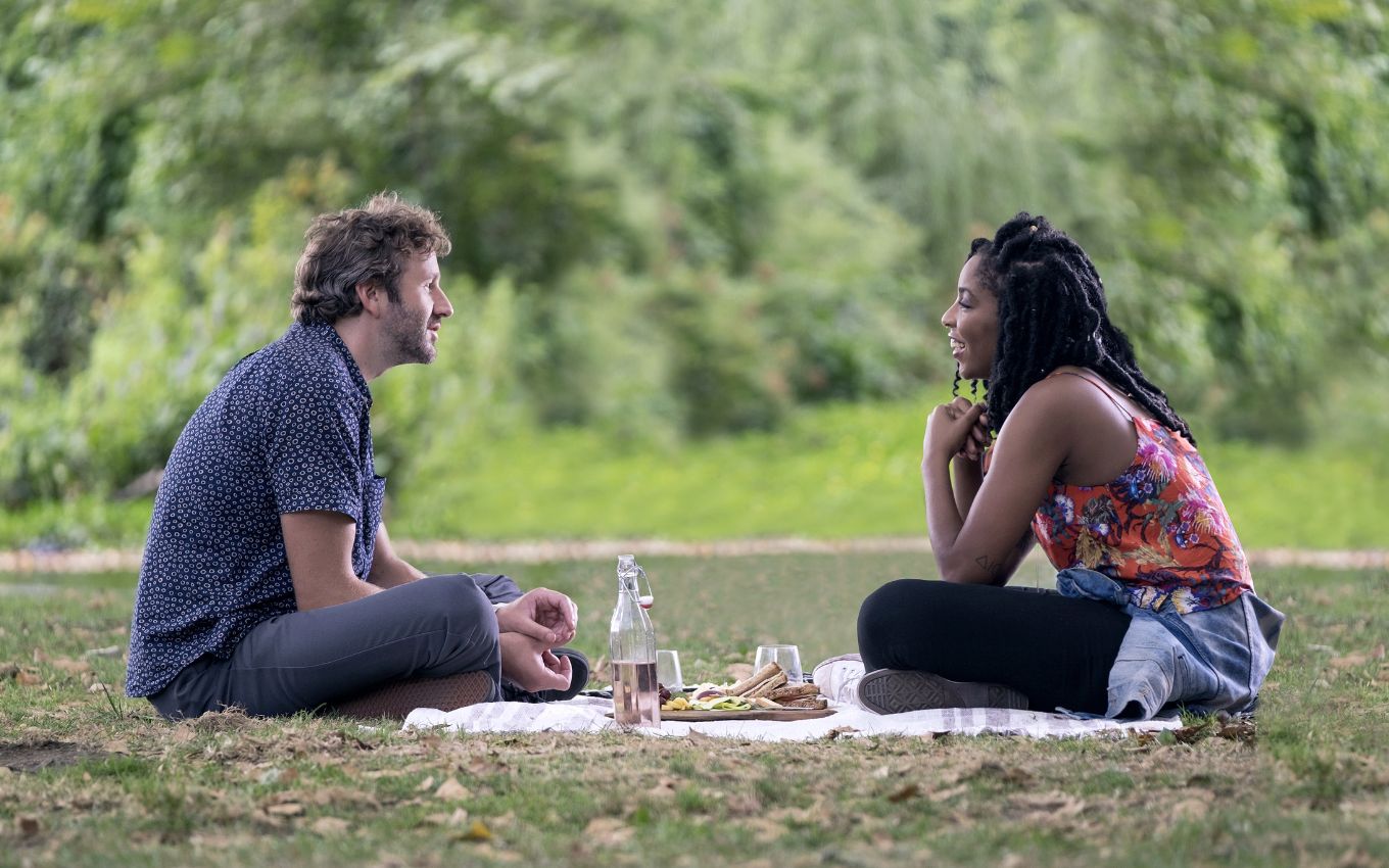 Os 7 filmes Netflix perfeitos para assistir em casal numa noite fria