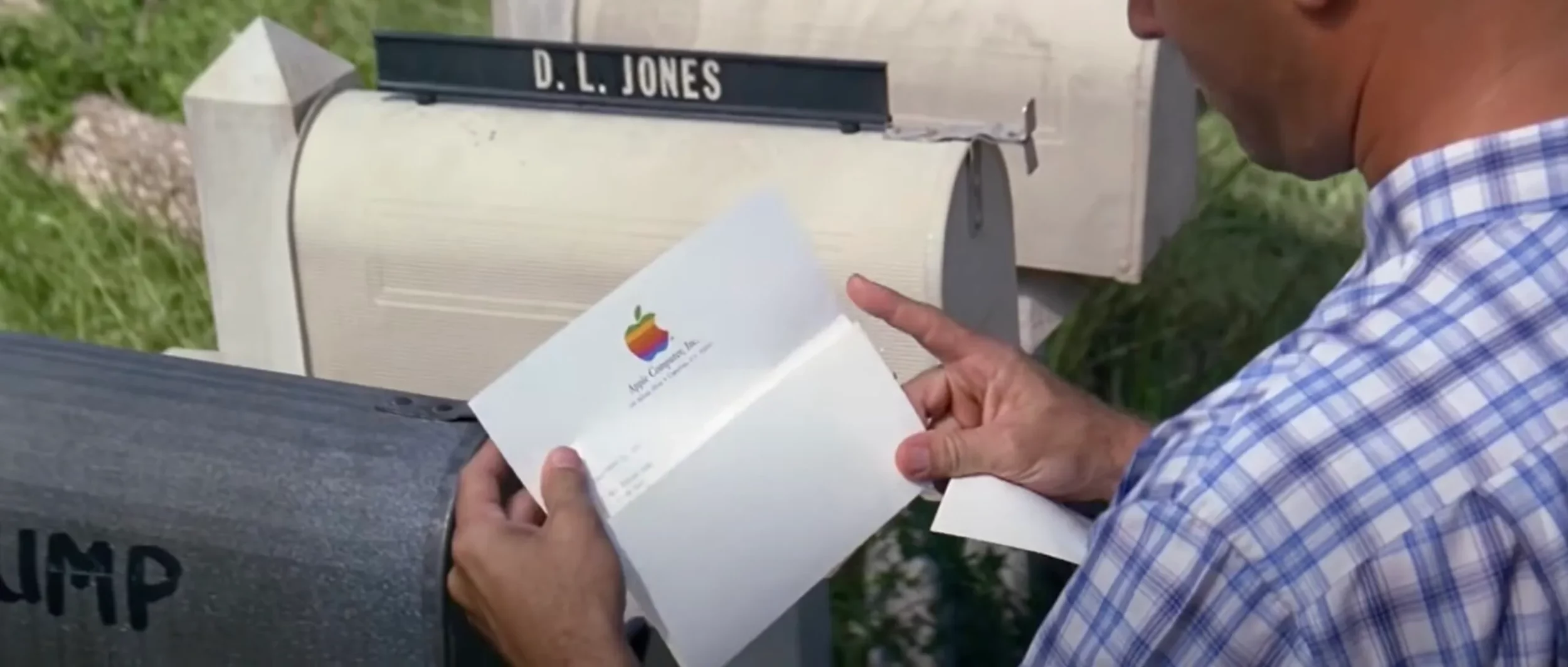 Por que o logo da Apple é uma maçã mordida? A história completa por trás do símbolo 6 forrest2 scaled 1