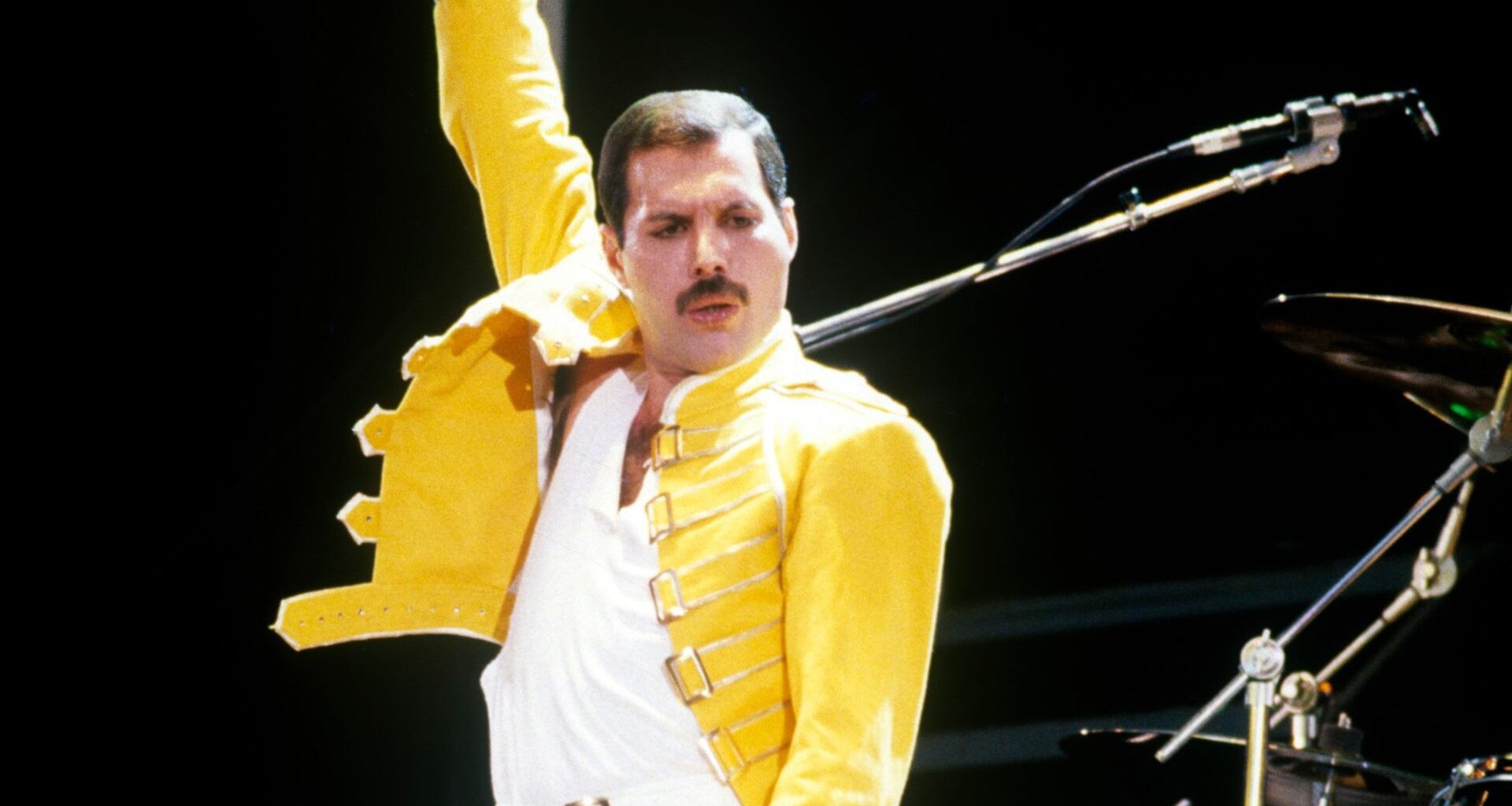 Filha secreta de Freddie Mercury fala pela 1ª vez após ser revelada em nova biografia: "Não foi fácil"