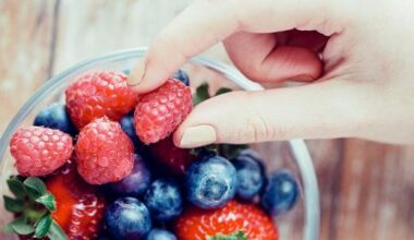 Inclua no cardápio frutas vermelhas como morango, mirtilo e framboesa