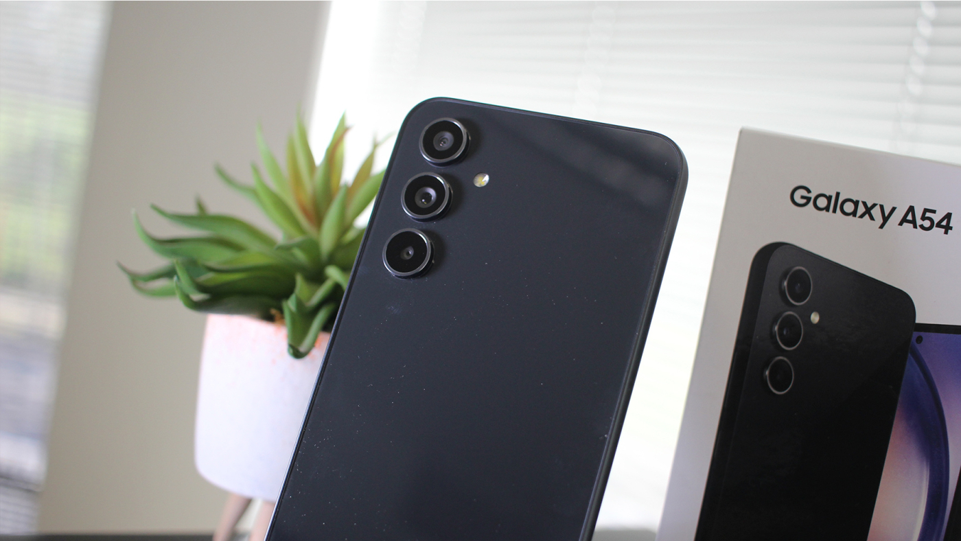 Galaxy A54 recebe patch de segurança de agosto e se prepara para One UI 8