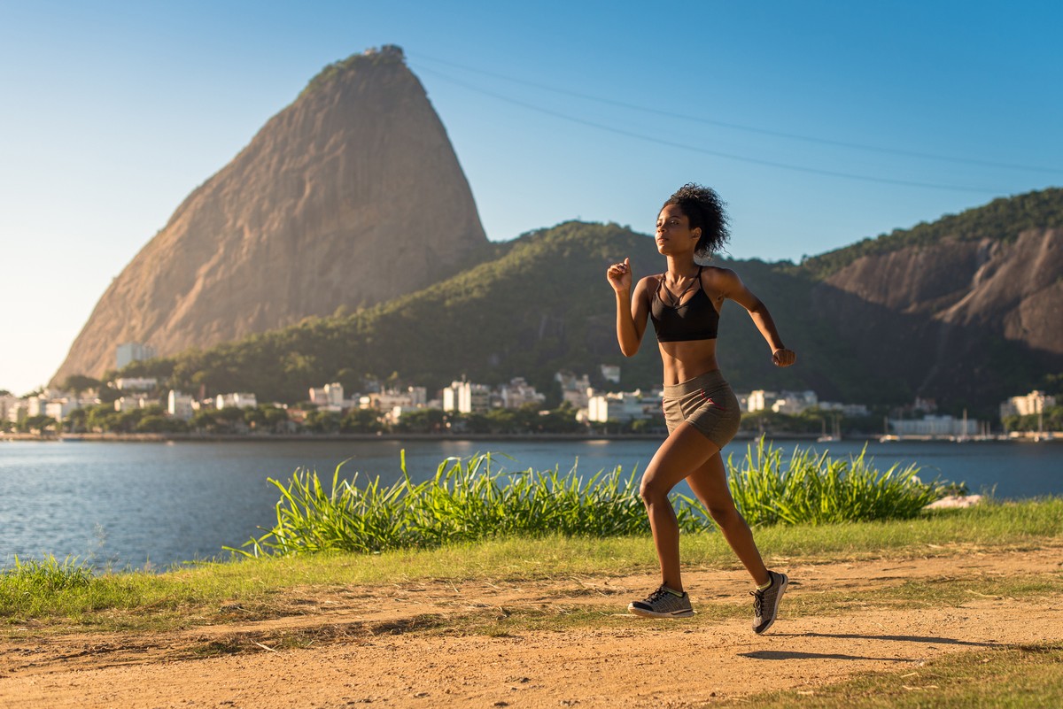 Buscar o balde? Saiba quais dias realmente ajudam a começar uma rotina saudável (não precisa ser segunda)