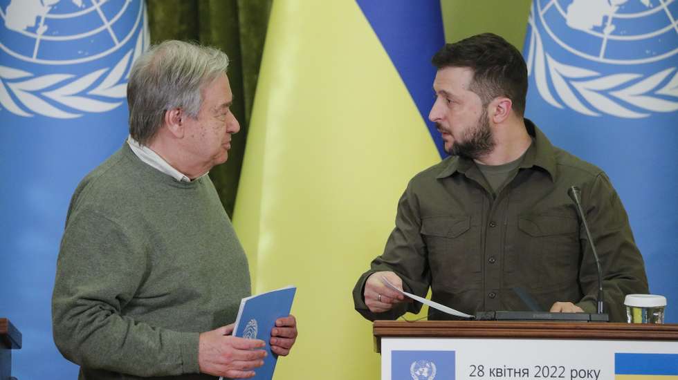 Ucrânia: Guterres e Zelensky discutem esforços diplomáticos para acabar com guerra