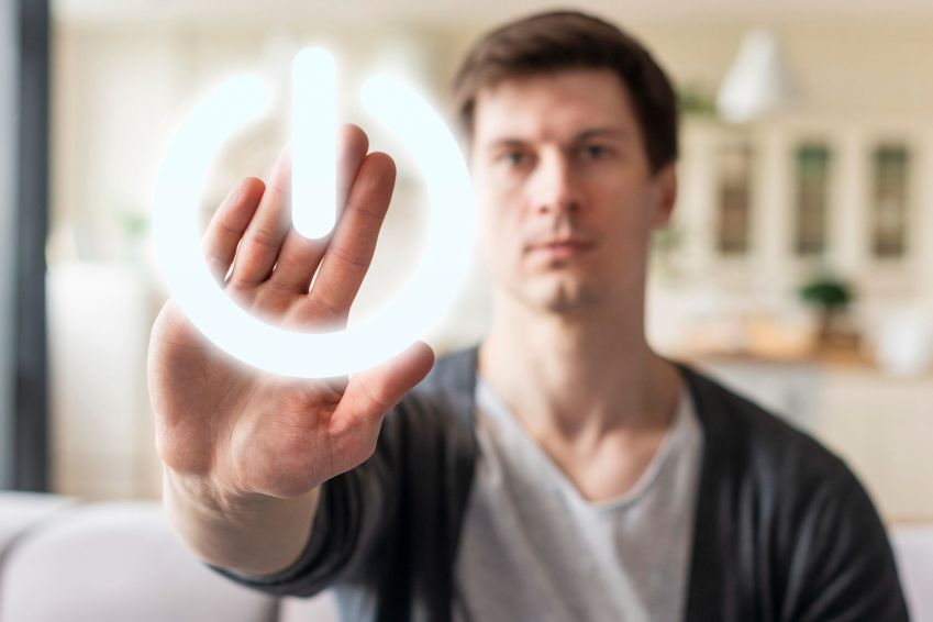 O estudo concluiu que os LLMs não devem substituir os terapeutas humanos. • Freepik