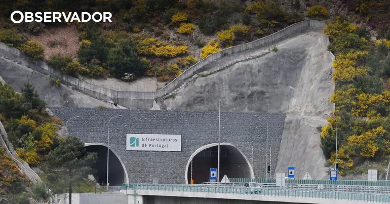 Um morto e dois feridos graves em acidente na A4 – Observador