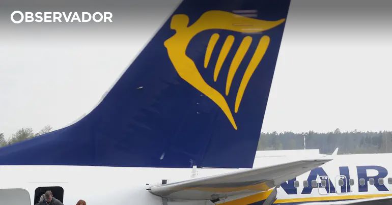 Piloto da Ryanair desmaia em voo Barcelona-Porto – Observador