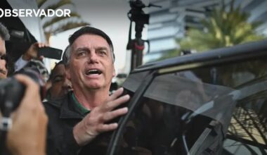 Insultos e avisos. As conversas entre Bolsonaro e o filho – Observador