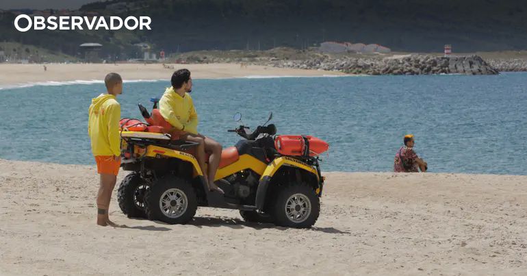 Praia da Nazaré interdita a banhos – Observador