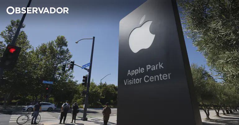 Apple está a investir em IA e "aberta a fusões e aquisições" – Observador