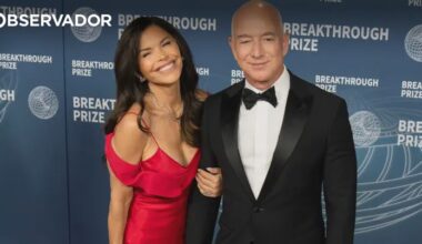 007. Bezos quer que mulher seja a próxima "Bond Girl" – Observador