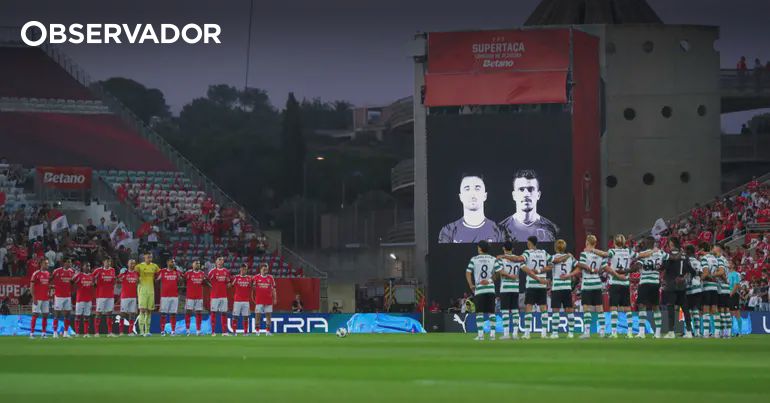 Os rivais e a homenagem a Diogo e André: as fotos do dérbi - Observador