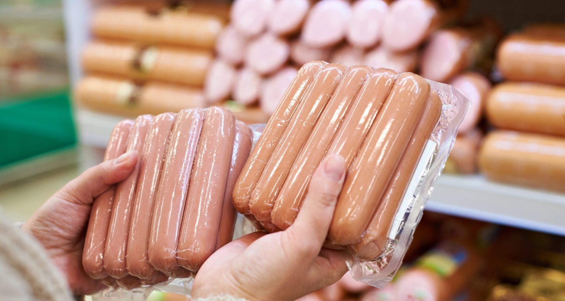 Comer apenas uma salsicha por dia aumenta o risco de câncer, diabetes e doenças cardiovasculares, de acordo com um estudo