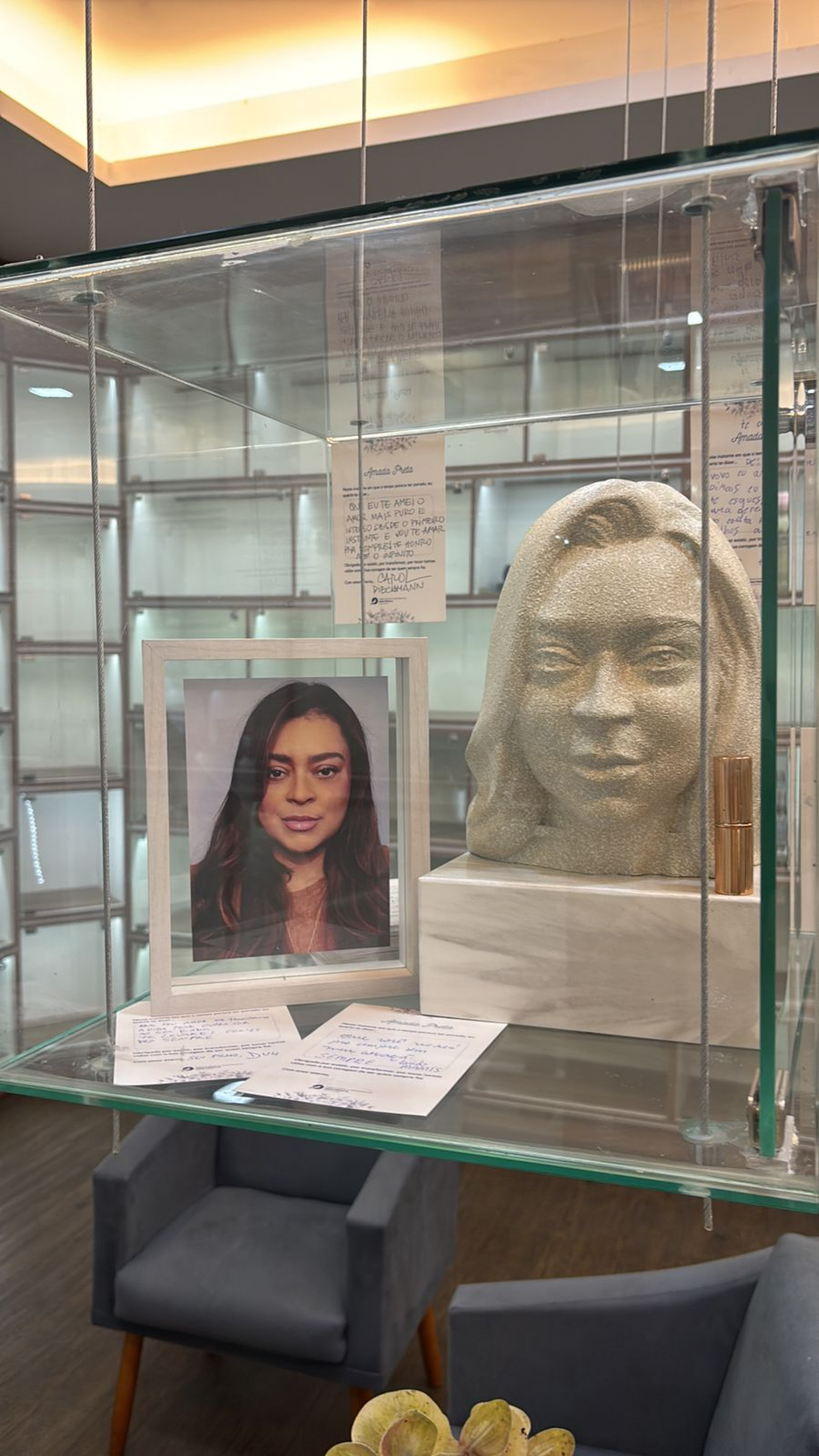 Família de Preta Gil homenageia cantora com busto em cemitério no Rio
 - Divulgação 
