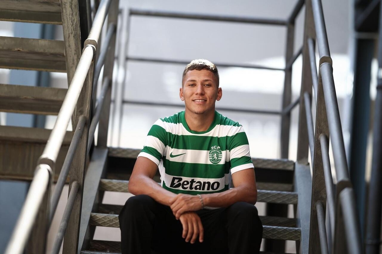 Médio brasileiro assina em definitivo pelo Sporting - zerozero.pt