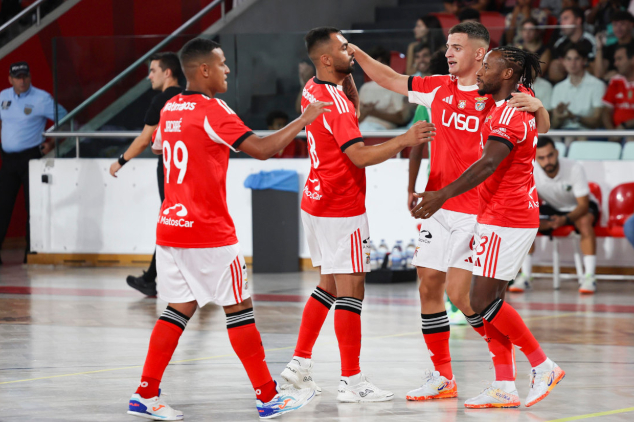 Apresentação corada com vitória: eis a primeira versão do Benfica 2025/26 - zerozero.pt