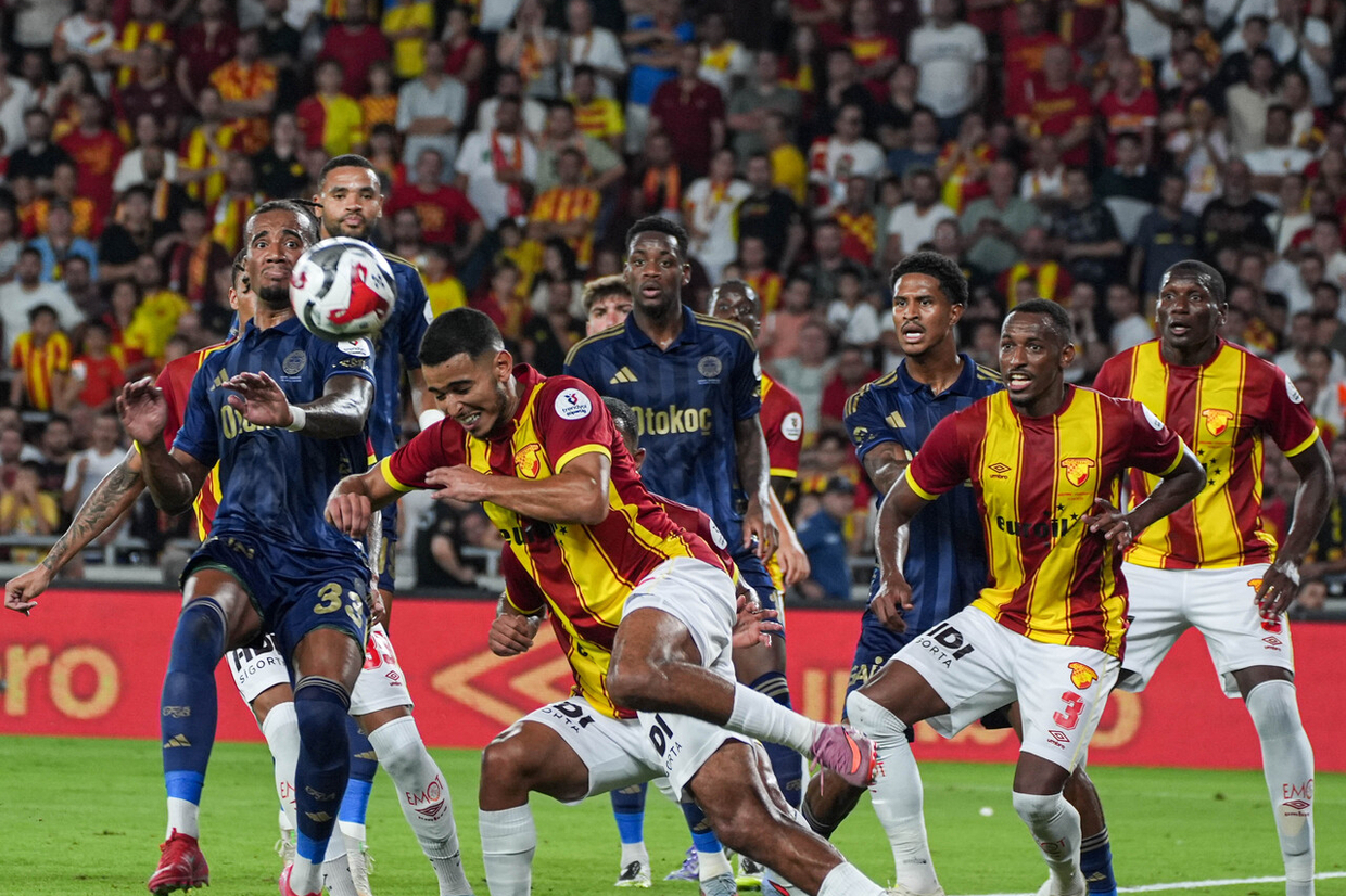 Atenção, Benfica: Fenerbahçe escorrega para o campeonato turco - zerozero.pt