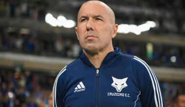 Após empate, Leonardo Jardim critica arbitragem: «Não sabia que era permitido fazer manchetes de vólei dentro de área» - zerozero.pt