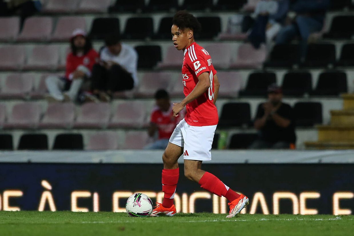 Benfica envia para a Vila das Aves lateral direito por empréstimo - zerozero.pt