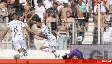 Arranque difícil do V. Guimarães: defesa de papel como há muito não se via - V. Guimarães