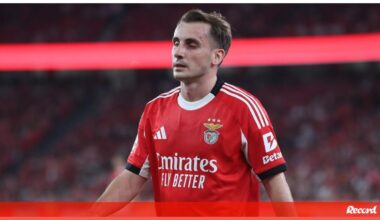 Aktürkoglu ficou incomodado com o 'timing' da entrada no Benfica-Tondela - Benfica