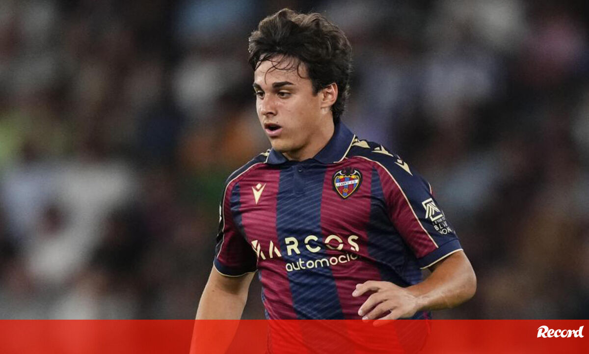 Fasquia nos 15 milhões de euros por Álvarez: negociações entre Benfica e Levante continuam - Benfica
