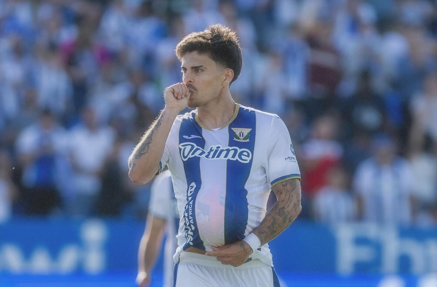 Insólito: ameaça pedir licença parental para forçar saída do clube