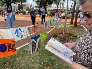 Livros, poesia e música transformam a Praça Ary Coelho em palco cultural