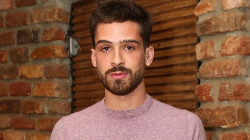 João Guilherme exibe detalhes do seu apartamento em reforma