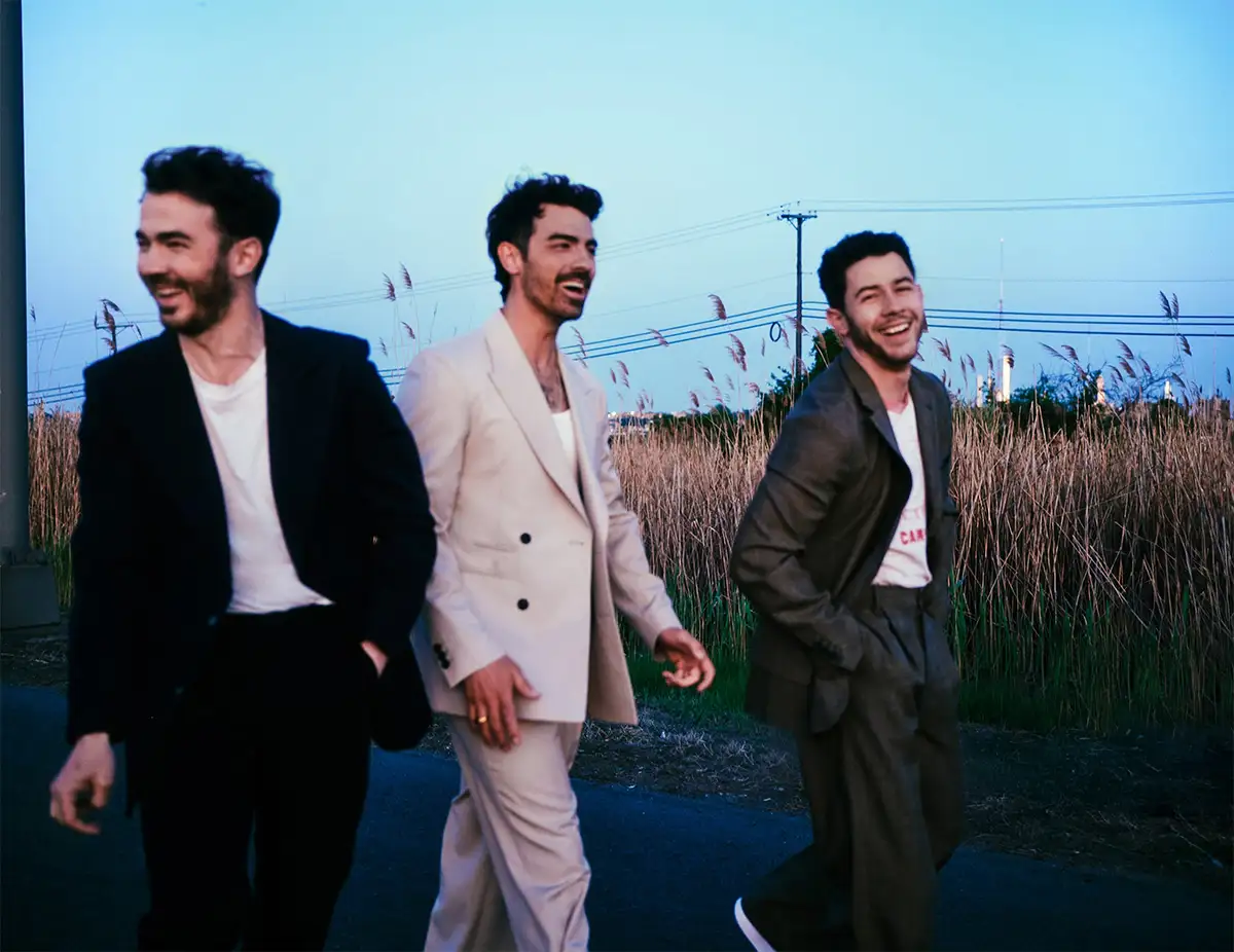 Billboard 200: Jonas Brothers conquistam Top 10 com 50 variantes de CD