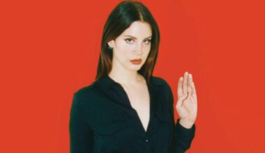 Lana Del Rey acusa cantora rival de body shaming: 'Fazia montagens perturbadoras e comentários sobre o meu peso' | Celebridades