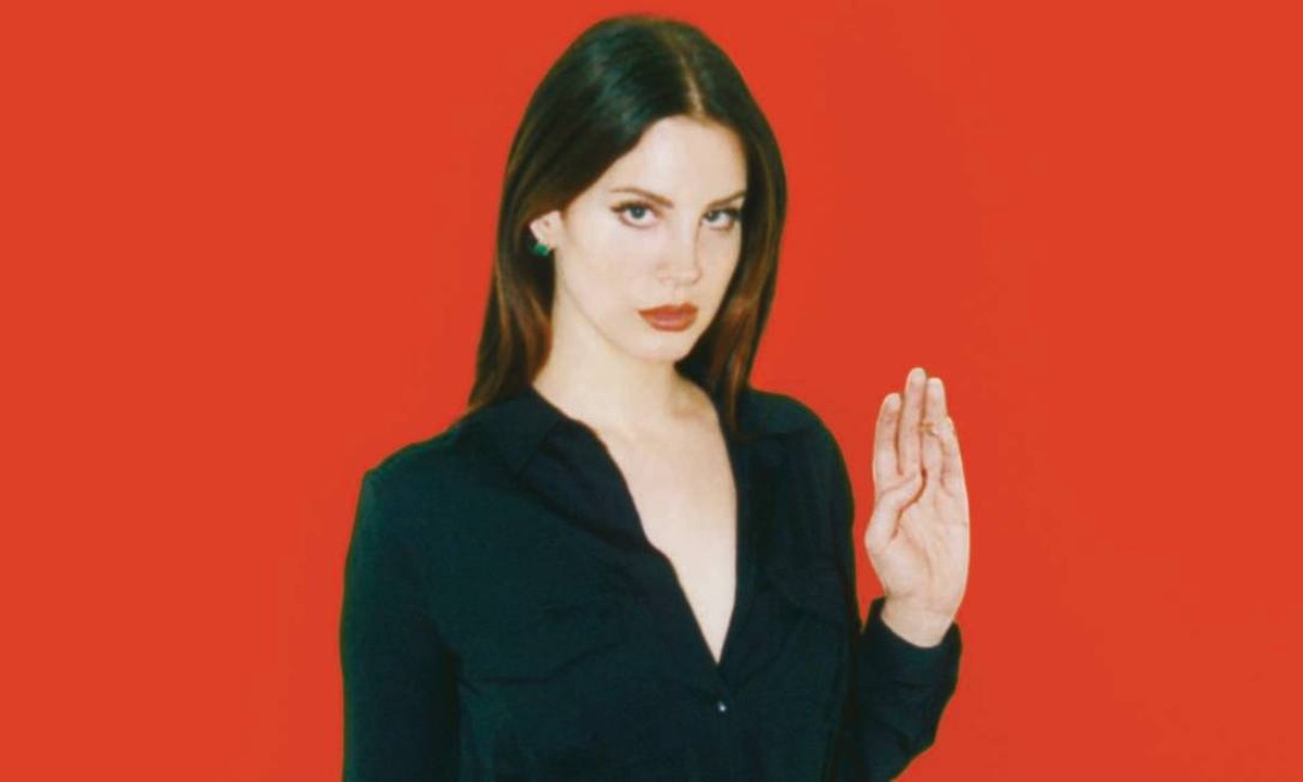 Lana Del Rey acusa cantora rival de body shaming: 'Fazia montagens perturbadoras e comentários sobre o meu peso' | Celebridades