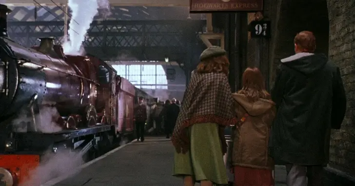 Vídeo dos bastidores mostra os Weasley chegando na Plataforma 9 ¾