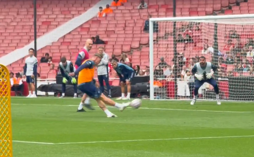 Gyokeres marcou um golo no treino e Rio Ferdinand não perdoou