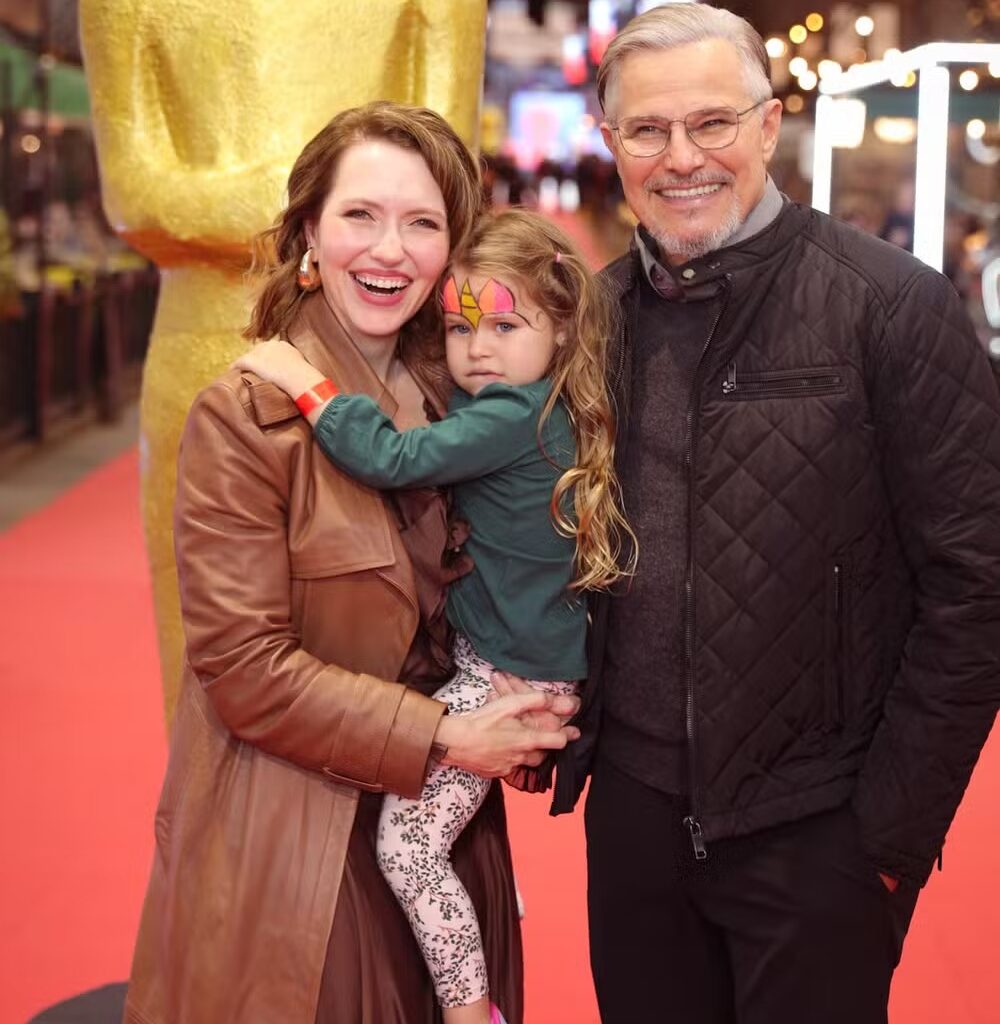 Entretenimento! Edson Celulari faz rara aparição ao lado da esposa e filha caçula