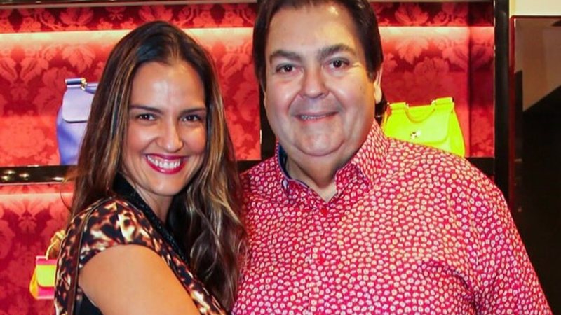 Esposa de Faustão atualiza quadro de saúde do apresentador e agradece apoio