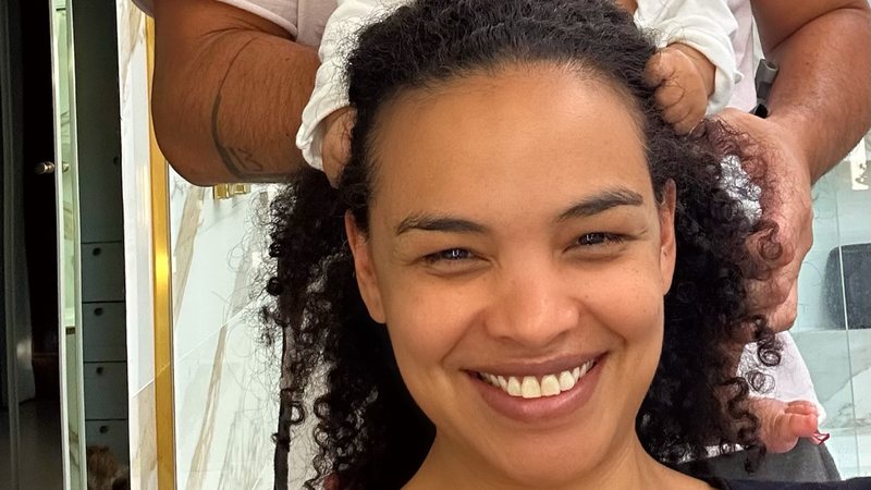 Lucy Ramos encanta ao compartilhar fotos com o marido e a filha: 'Lindos'