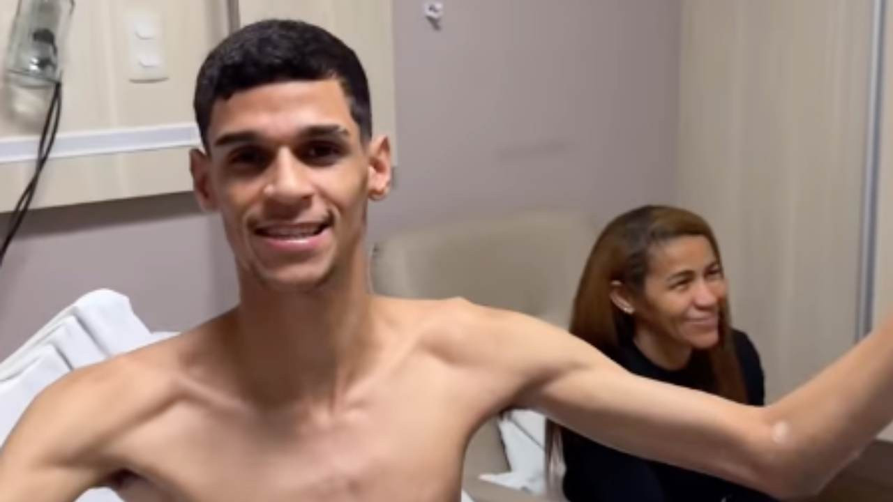 Luva de Pedreiro tem alta de hospital e brinca: "Receba!"