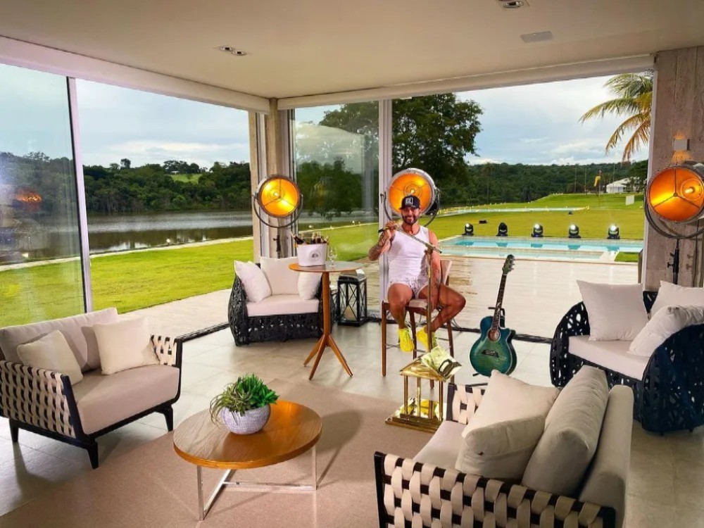 Gusttavo Lima gravou live em sua casa em Goiânia (GO) — Foto: Reprodução Instagram