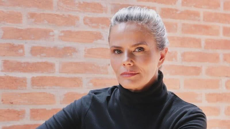 Maria Cândida surge sem maquiagem e faz reflexão: \
