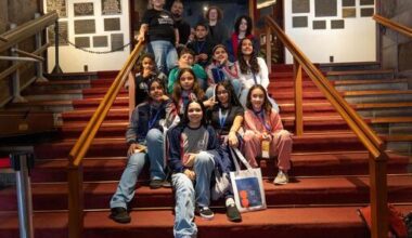 Adolescentes da periferia de Santa Maria e personagens do documentário "Quando a gente menina cresce" se emocionam, junto com os pais, no Festival de Gramado