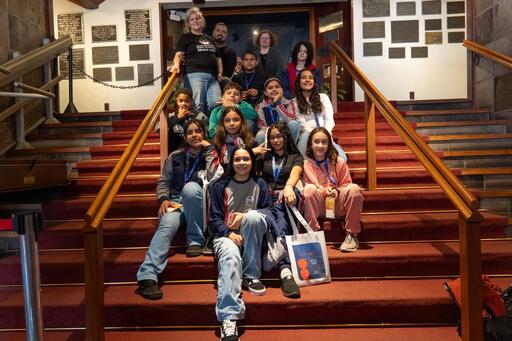 Adolescentes da periferia de Santa Maria e personagens do documentário "Quando a gente menina cresce" se emocionam, junto com os pais, no Festival de Gramado
