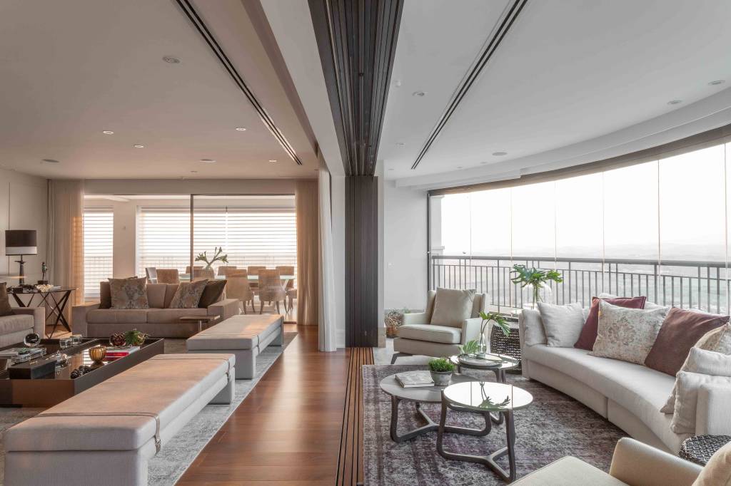 Mesma planta, duas decorações: veja apês iguais mas totalmente diferentes. Projeto de Patricia Penna.