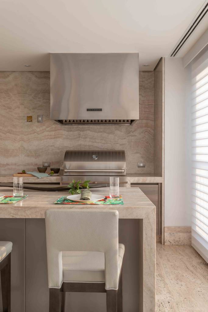 Mesma planta, duas decorações: veja apês iguais mas totalmente diferentes. Projeto de Patricia Penna.