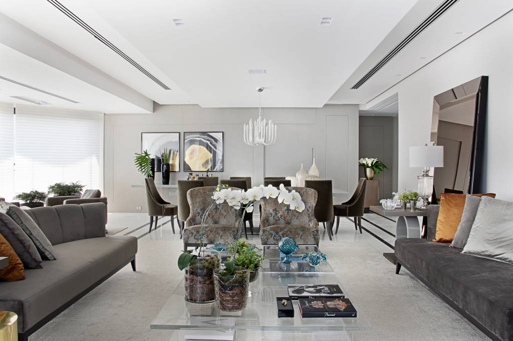 Mesma planta, duas decorações: veja apês iguais mas totalmente diferentes. Projeto de Patricia Penna.