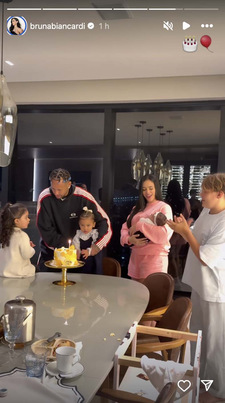 Neymar Jr e família no mesversário de Mel
