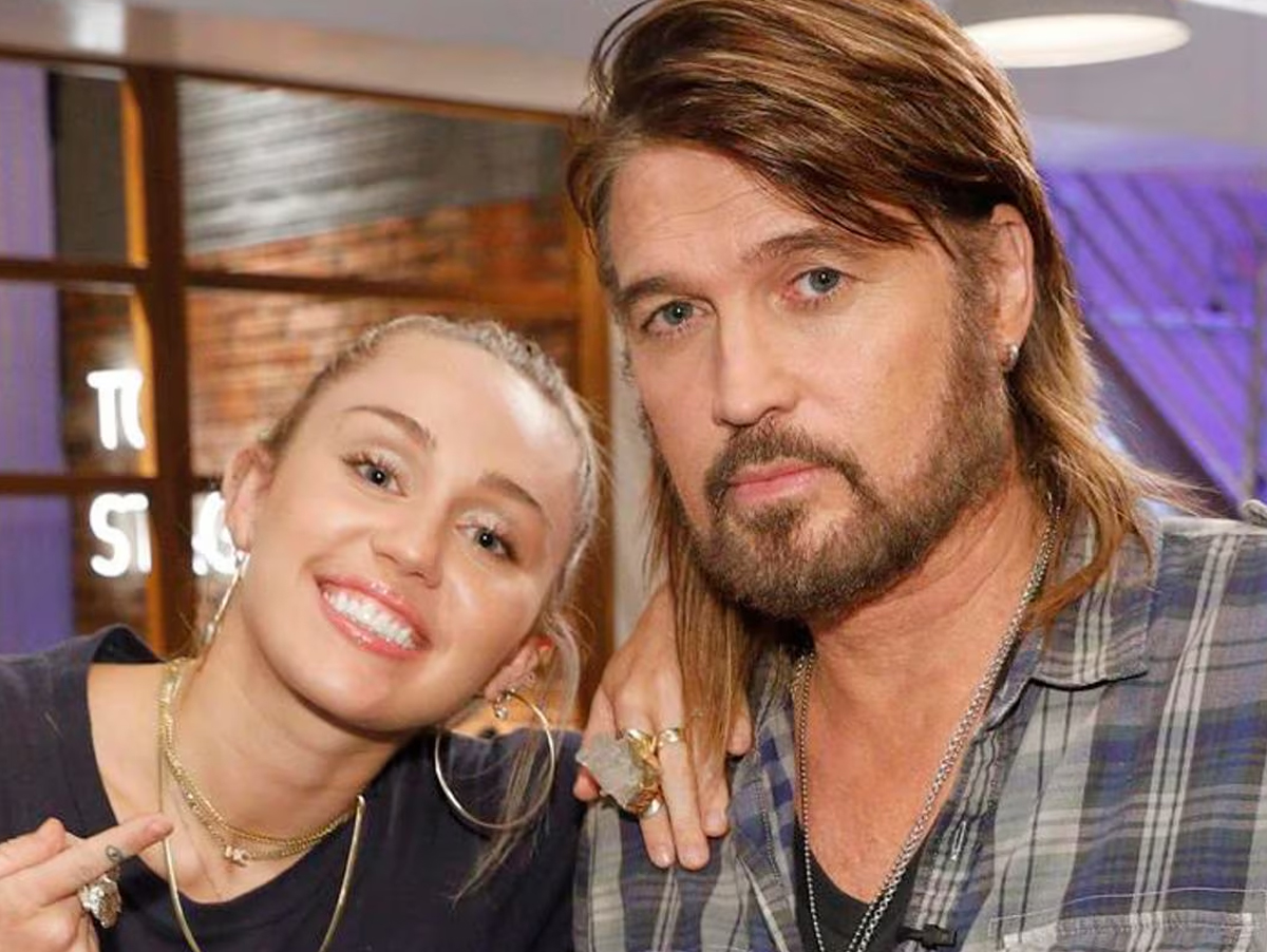 Ouça prévia de "Secrets", música que Miley Cyrus escreveu para o pai Billy Ray